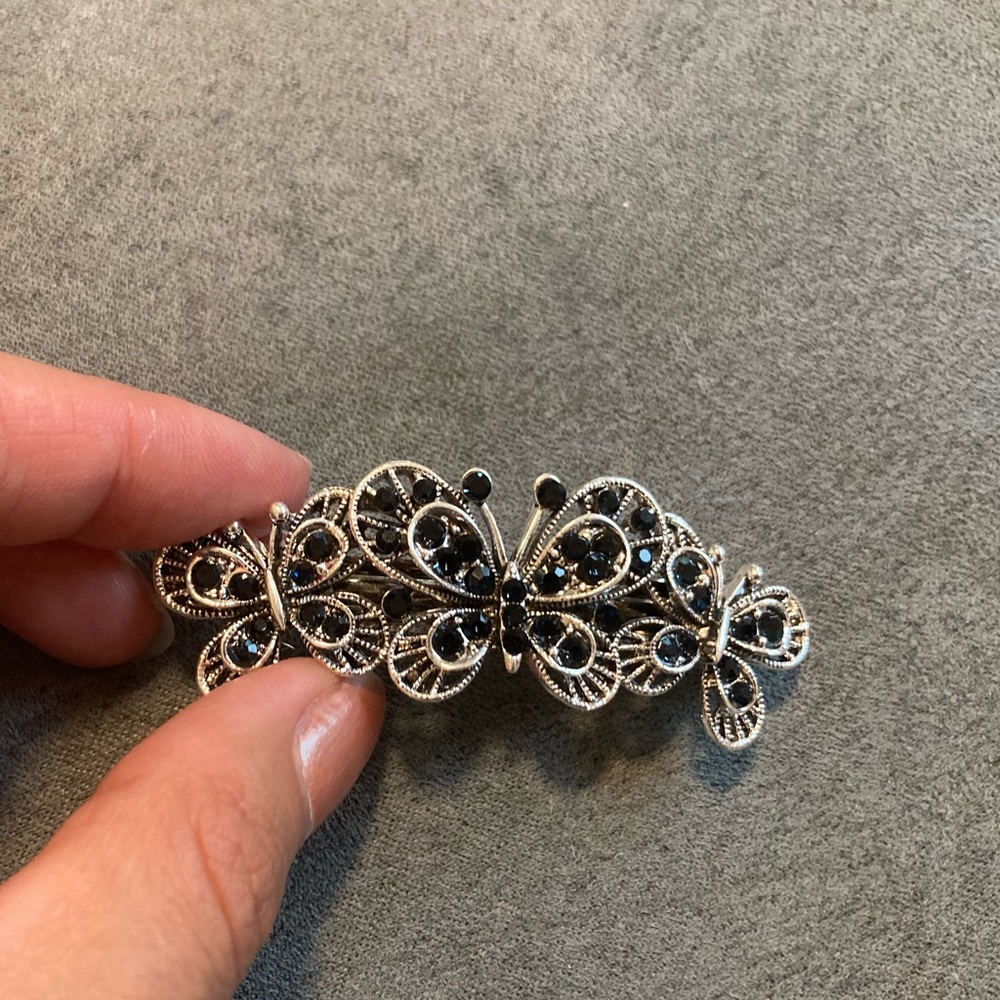 Rhinestoe butterfly decor hair clip, OS. NWOT